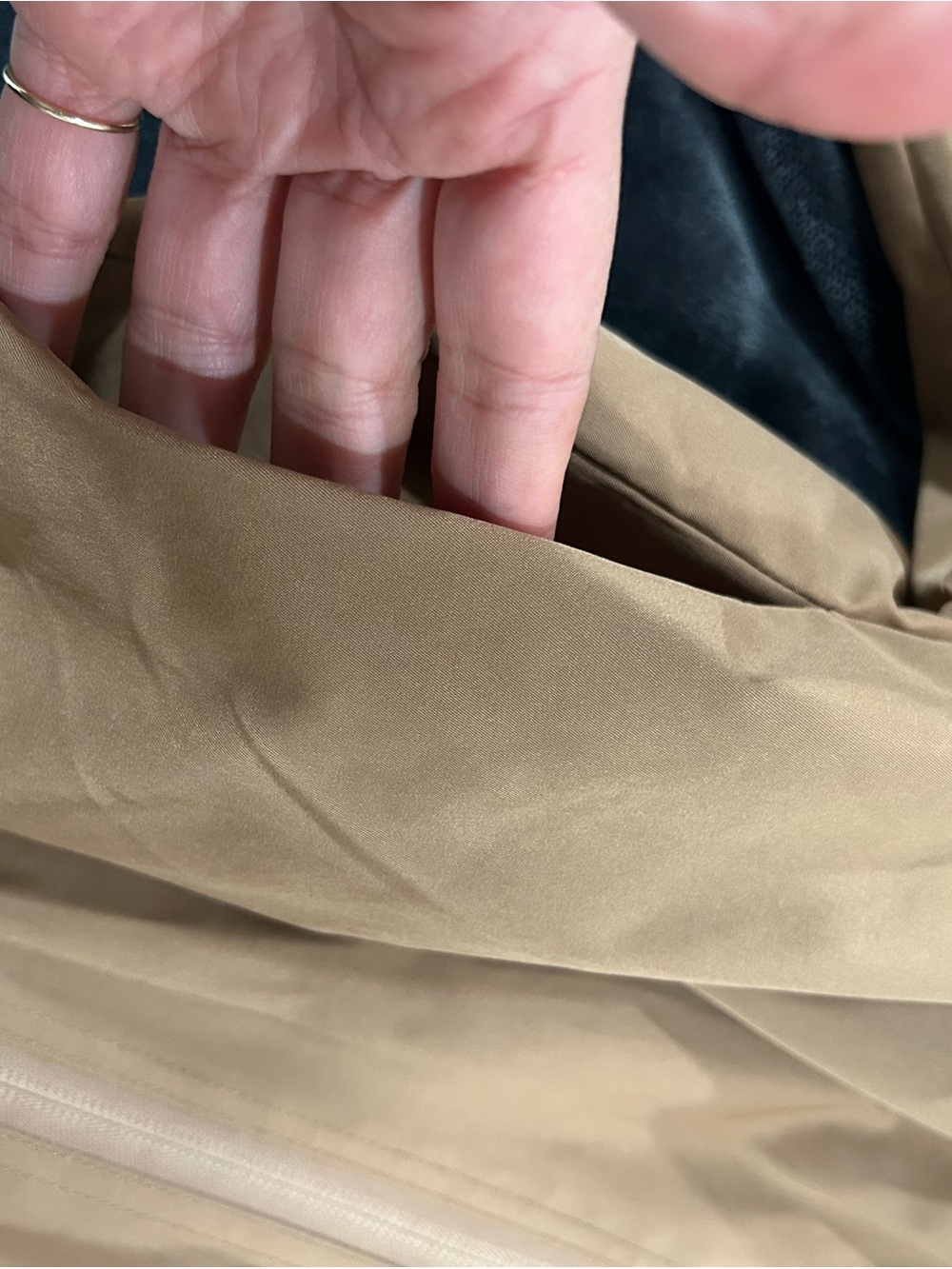 Aritzia Babaton Wilde Jacket
Slick matte twill hooded windbreaker - Picture 8 of 11